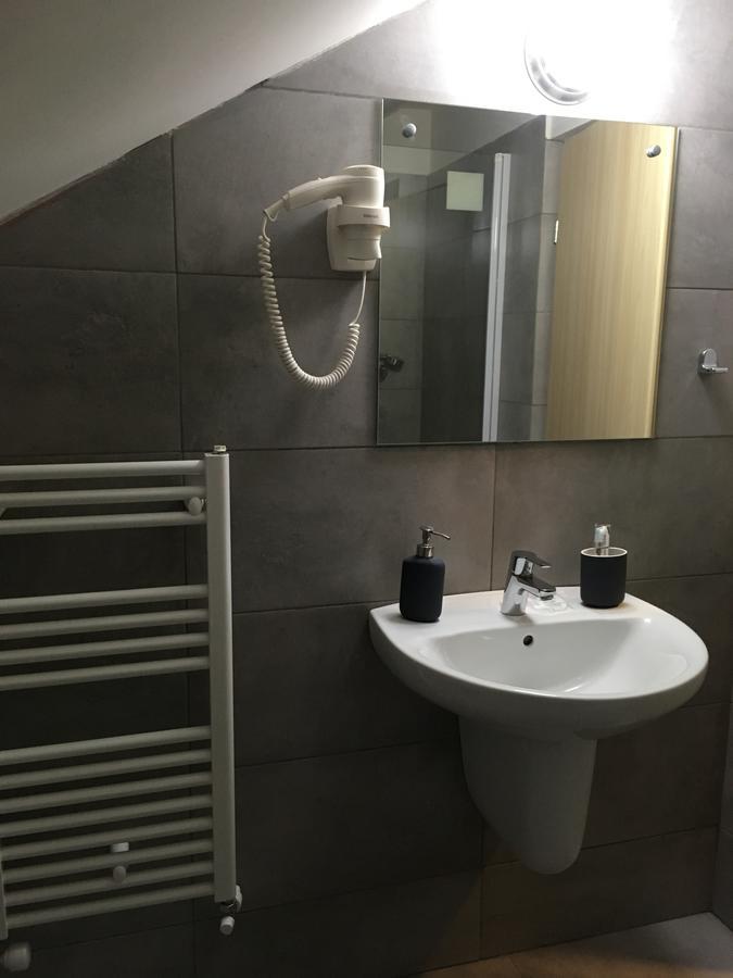 Net Hotel Piteşti Exterior foto